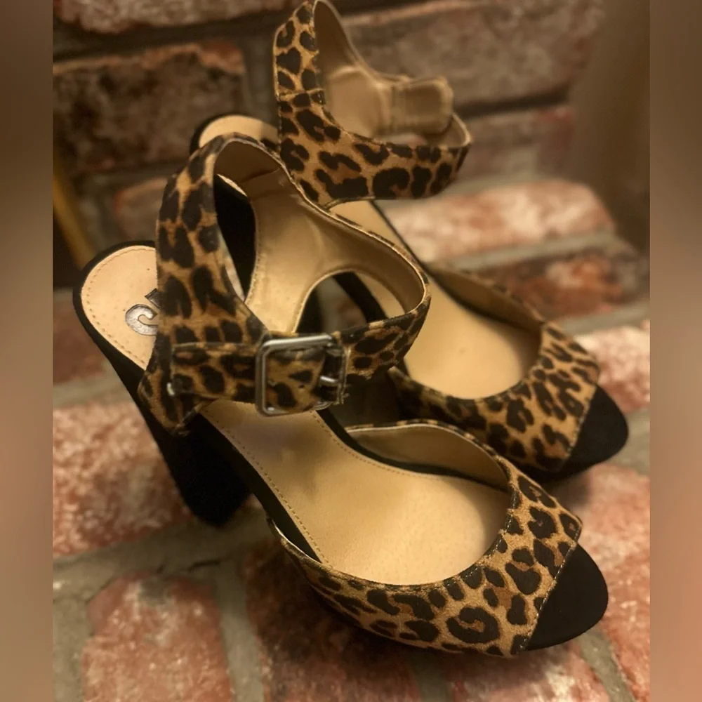 Women’s SM Leopard Print Platform‎ Open Toe Shoes. Size 8.